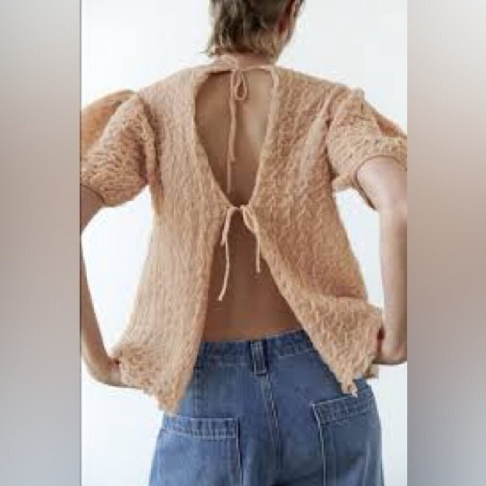 NWT Zara Textured Puffy Sleeve Open Back Top – Size M – Cream Flowy Blouse